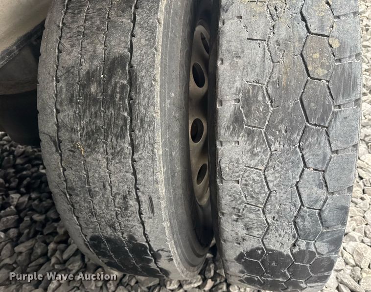 image for item YA0137 2007 Mac end dump trailer