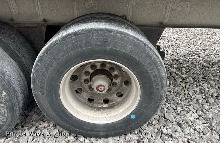 image for item YA0137 2007 Mac end dump trailer