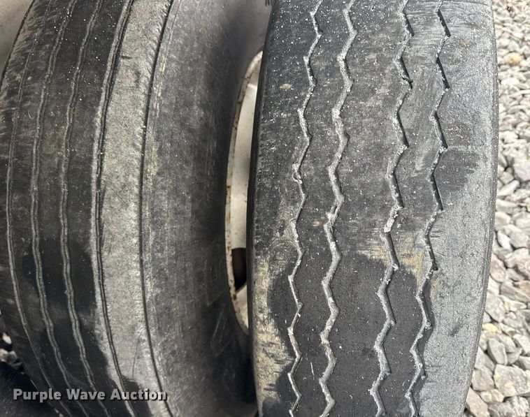 image for item YA0137 2007 Mac end dump trailer