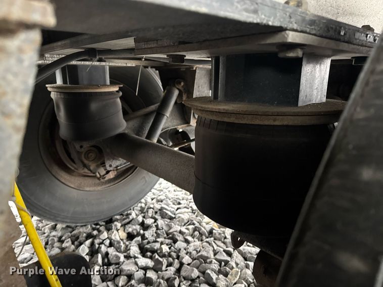 image for item YA0137 2007 Mac end dump trailer