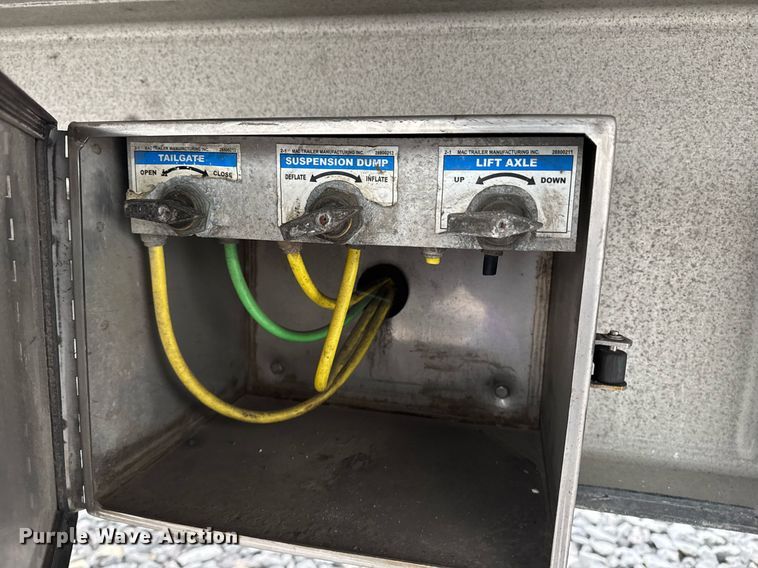 image for item YA0137 2007 Mac end dump trailer