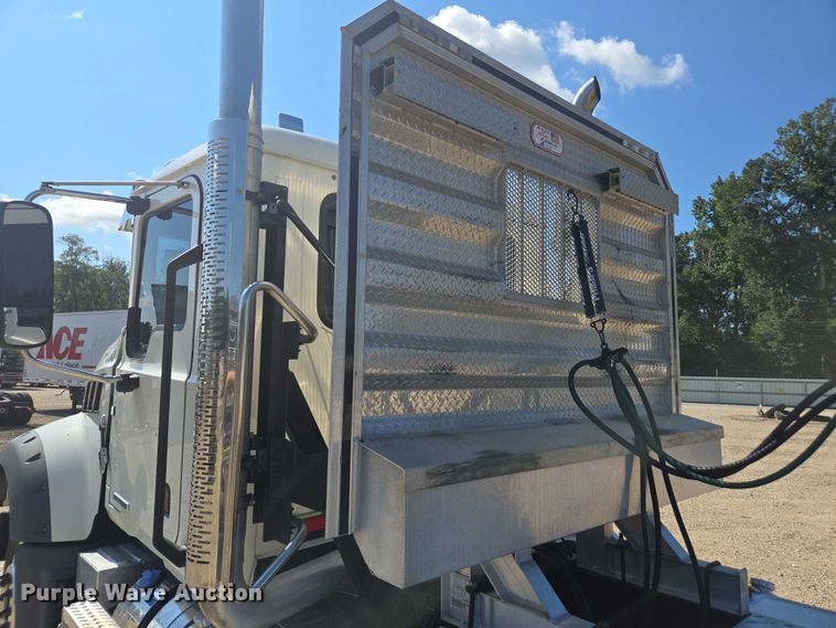 image for item YA0869 2023 Mack GR64FT semi truck