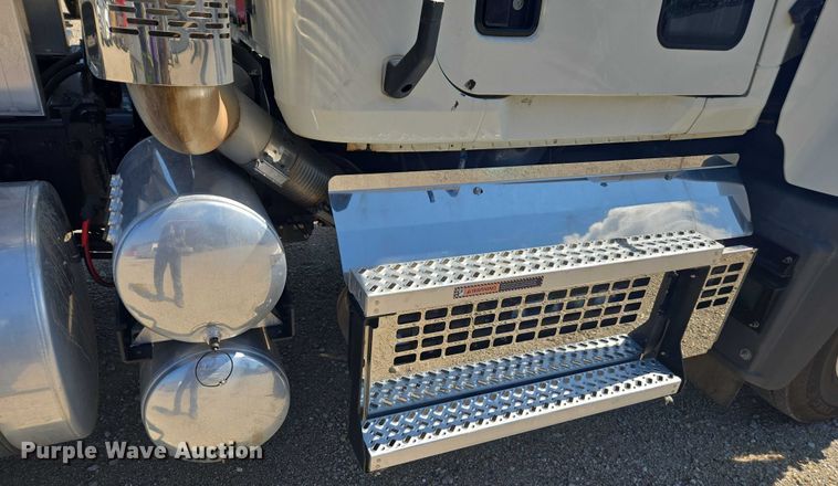 image for item YA0869 2023 Mack GR64FT semi truck