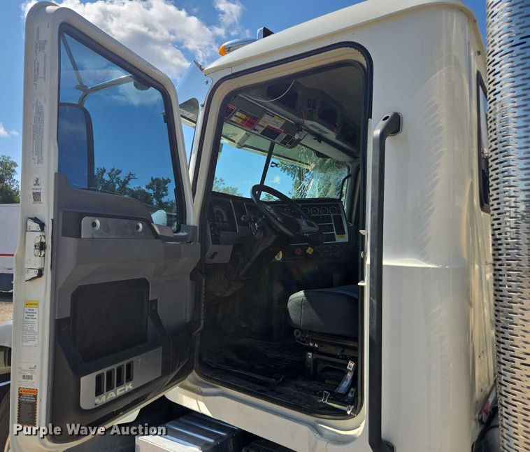 image for item YA0869 2023 Mack GR64FT semi truck