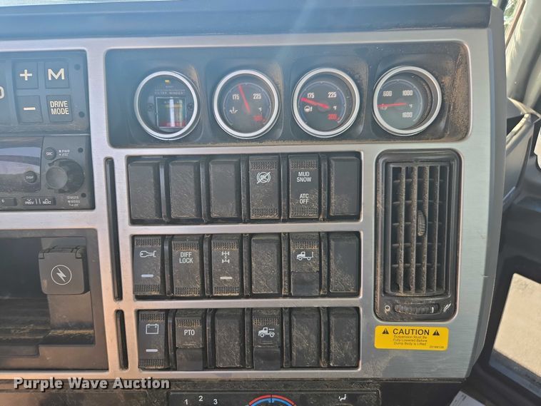 image for item YA0869 2023 Mack GR64FT semi truck