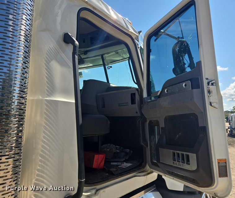 image for item YA0869 2023 Mack GR64FT semi truck