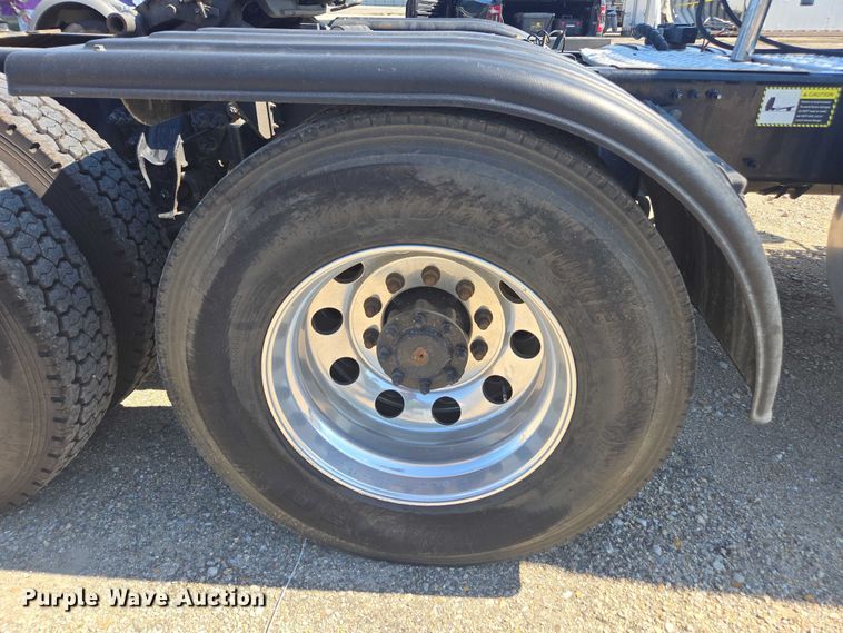 image for item YA0869 2023 Mack GR64FT semi truck