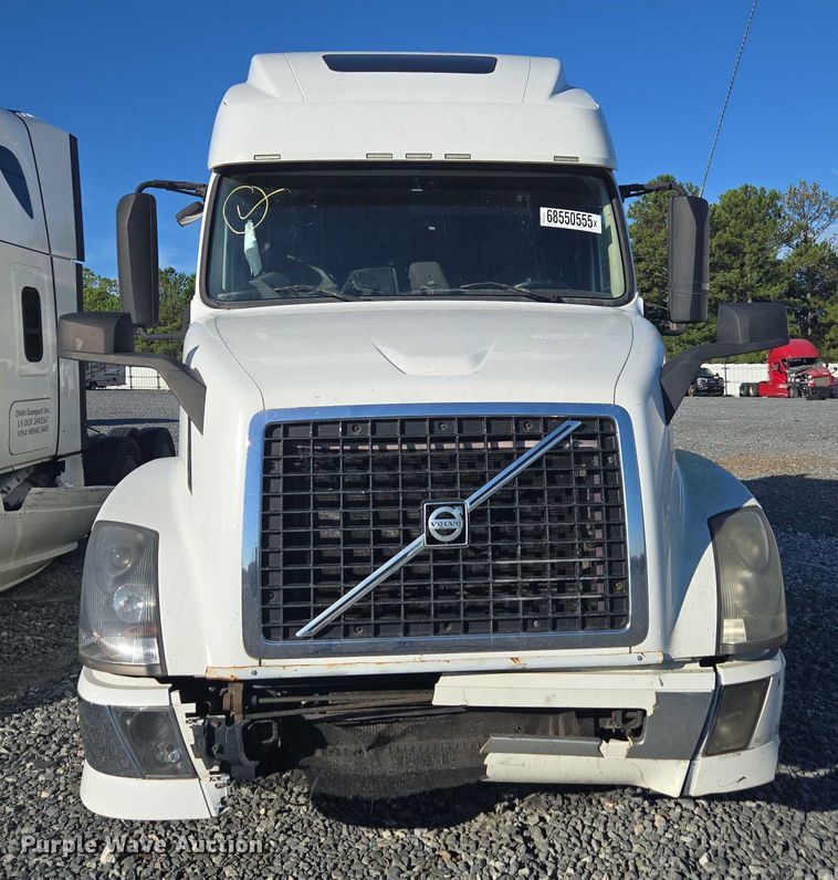 image for item YA0873 2014 Volvo VNL semi truck