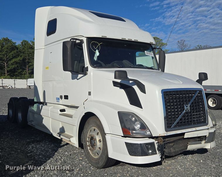 image for item YA0873 2014 Volvo VNL semi truck