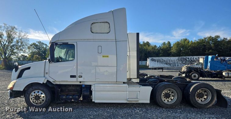 image for item YA0873 2014 Volvo VNL semi truck