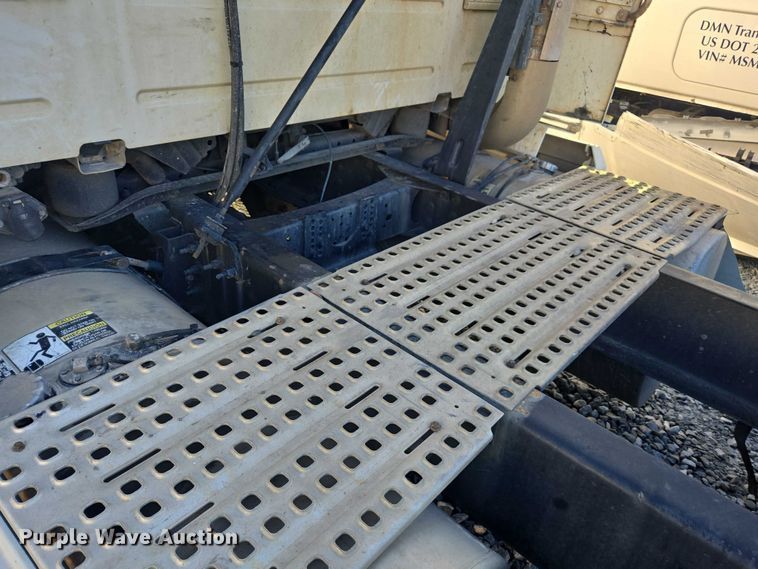 image for item YA0873 2014 Volvo VNL semi truck