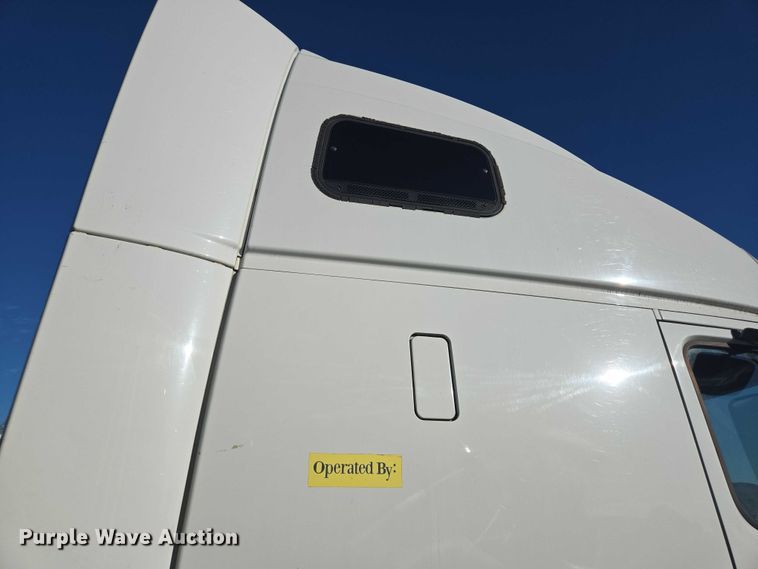 image for item YA0873 2014 Volvo VNL semi truck