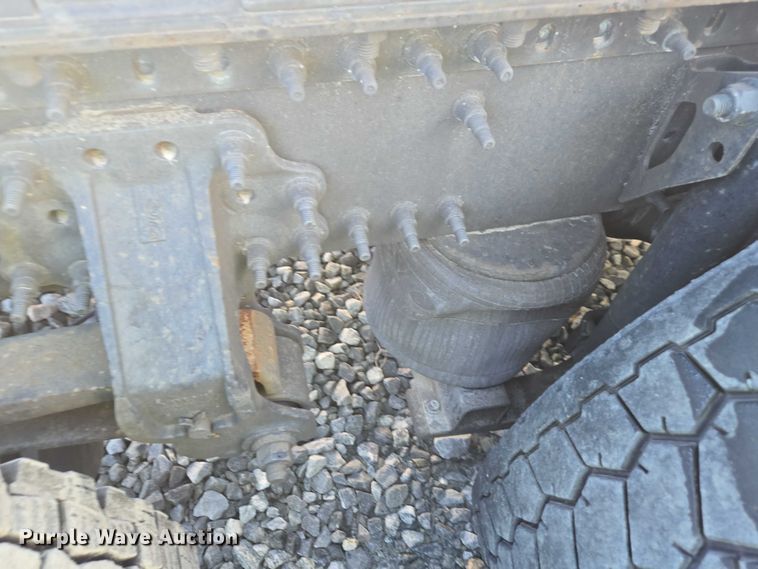 image for item YA0873 2014 Volvo VNL semi truck