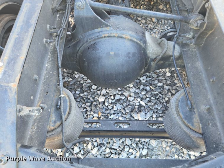 image for item YA0873 2014 Volvo VNL semi truck