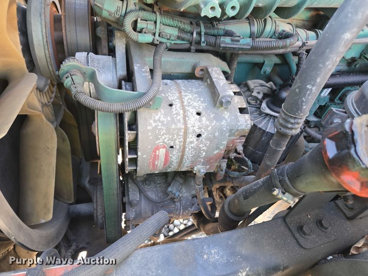 image for item YA0873 2014 Volvo VNL semi truck