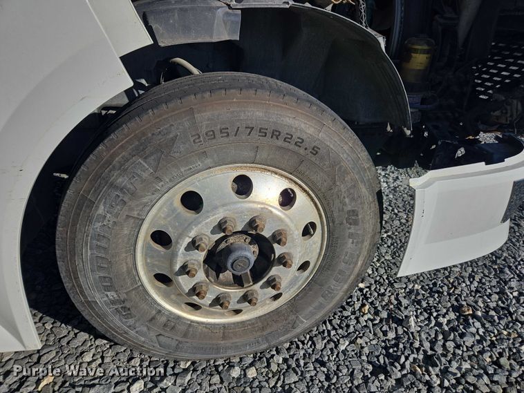 image for item YA0873 2014 Volvo VNL semi truck