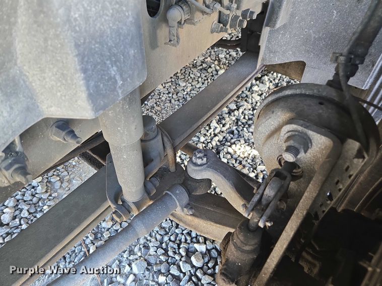 image for item YA0873 2014 Volvo VNL semi truck