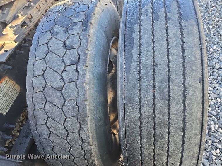 image for item YA0873 2014 Volvo VNL semi truck