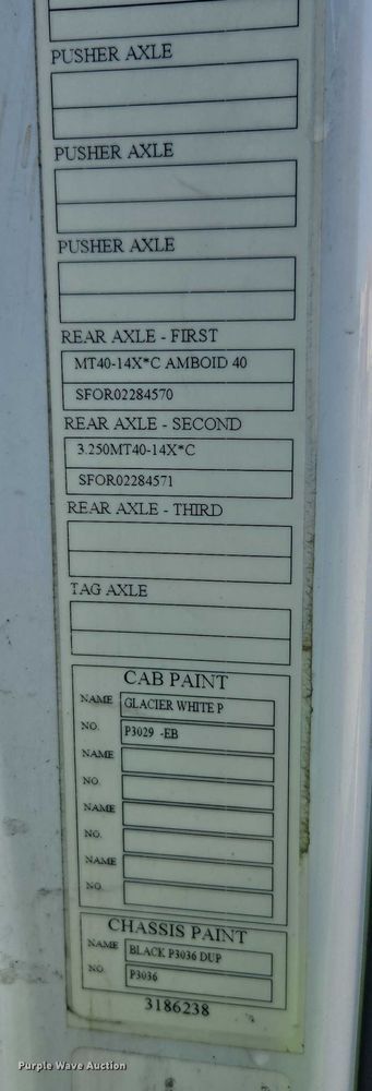 image for item YA0873 2014 Volvo VNL semi truck