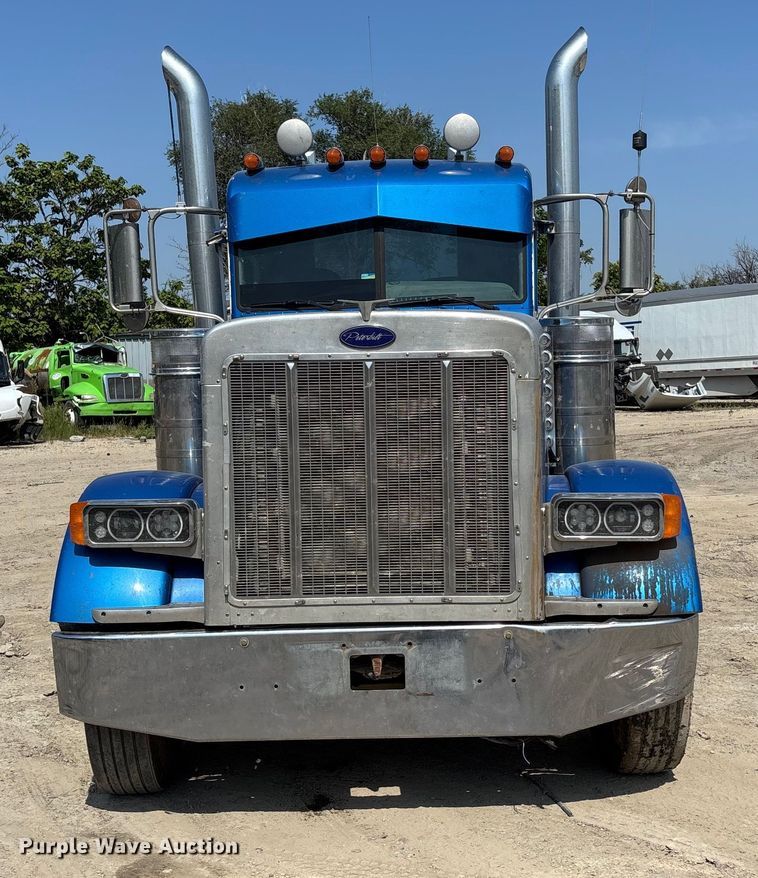 image for item YA0948 2007 Peterbilt 379 semi truck