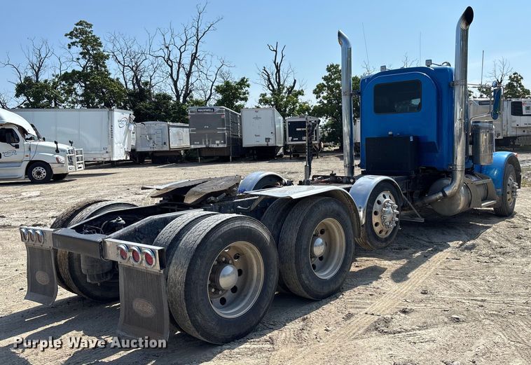 image for item YA0948 2007 Peterbilt 379 semi truck