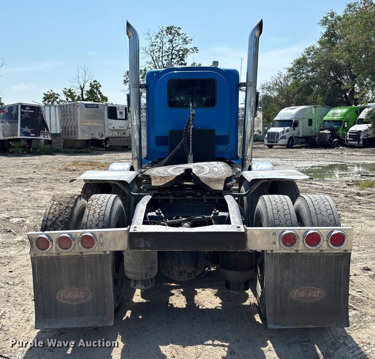 image for item YA0948 2007 Peterbilt 379 semi truck