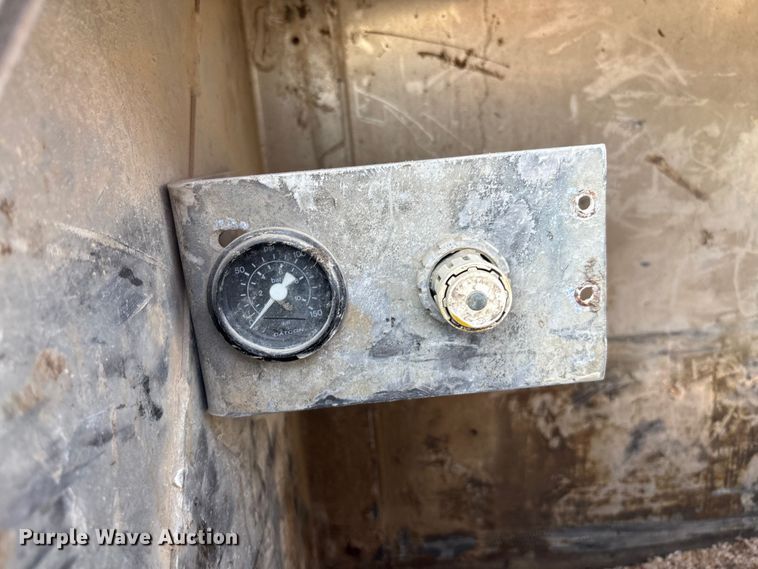 image for item YA0948 2007 Peterbilt 379 semi truck