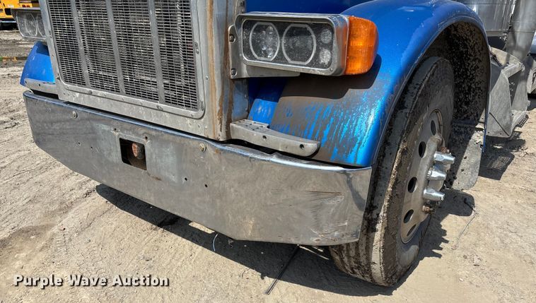 image for item YA0948 2007 Peterbilt 379 semi truck