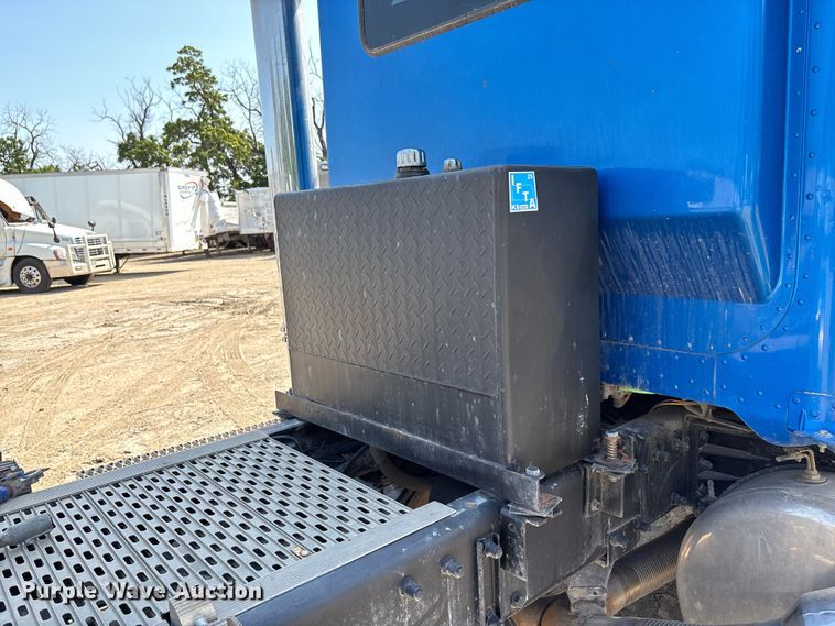 image for item YA0948 2007 Peterbilt 379 semi truck