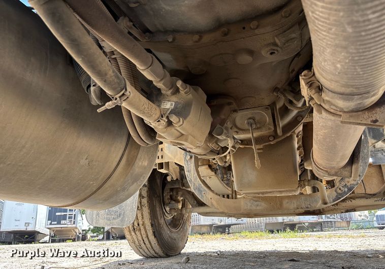 image for item YA0948 2007 Peterbilt 379 semi truck