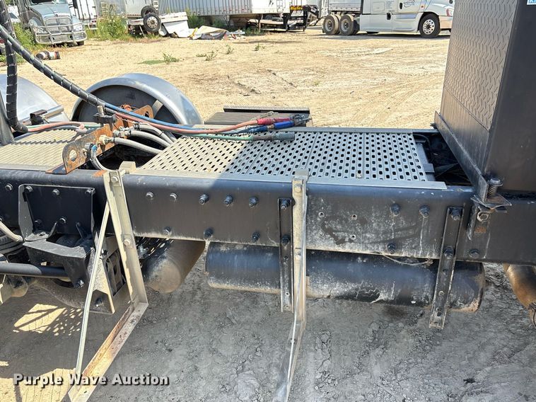 image for item YA0948 2007 Peterbilt 379 semi truck