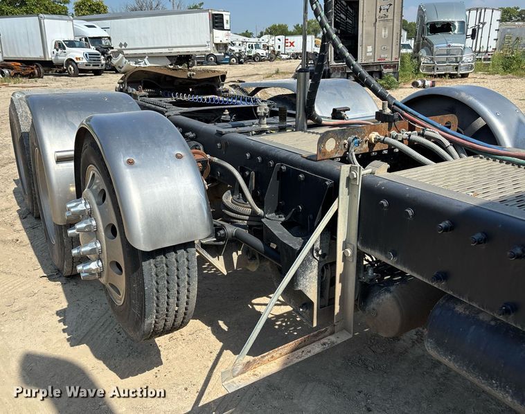 image for item YA0948 2007 Peterbilt 379 semi truck