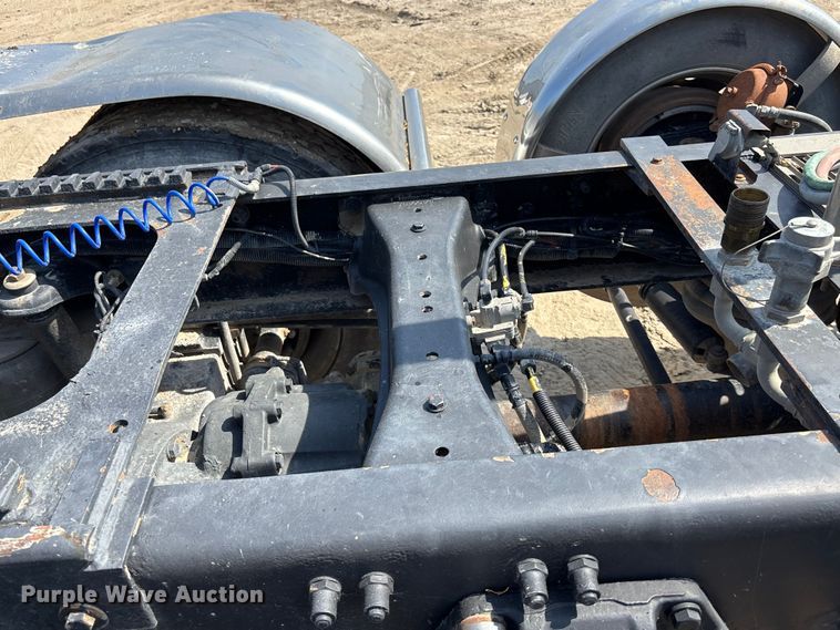 image for item YA0948 2007 Peterbilt 379 semi truck