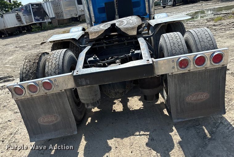 image for item YA0948 2007 Peterbilt 379 semi truck