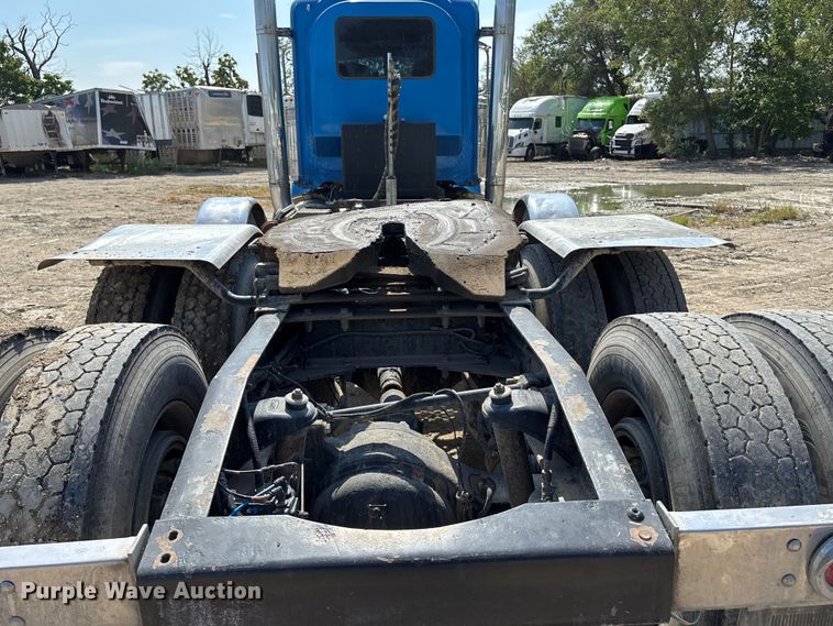 image for item YA0948 2007 Peterbilt 379 semi truck