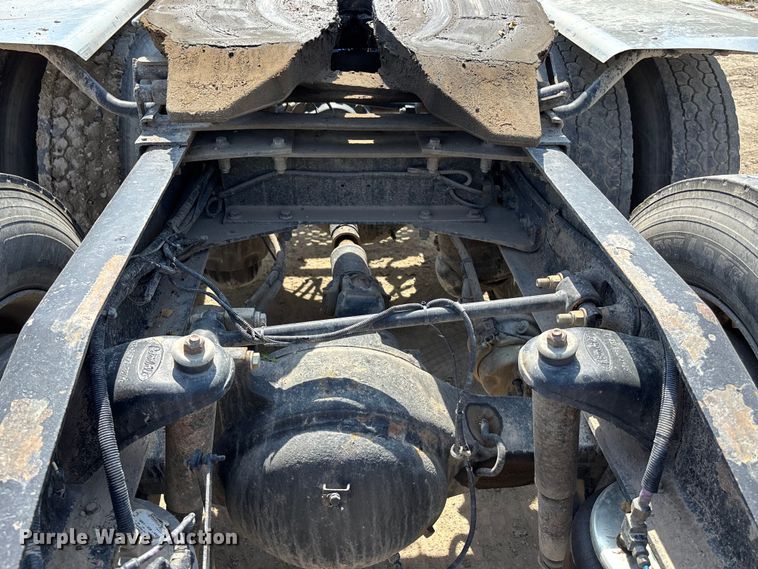 image for item YA0948 2007 Peterbilt 379 semi truck