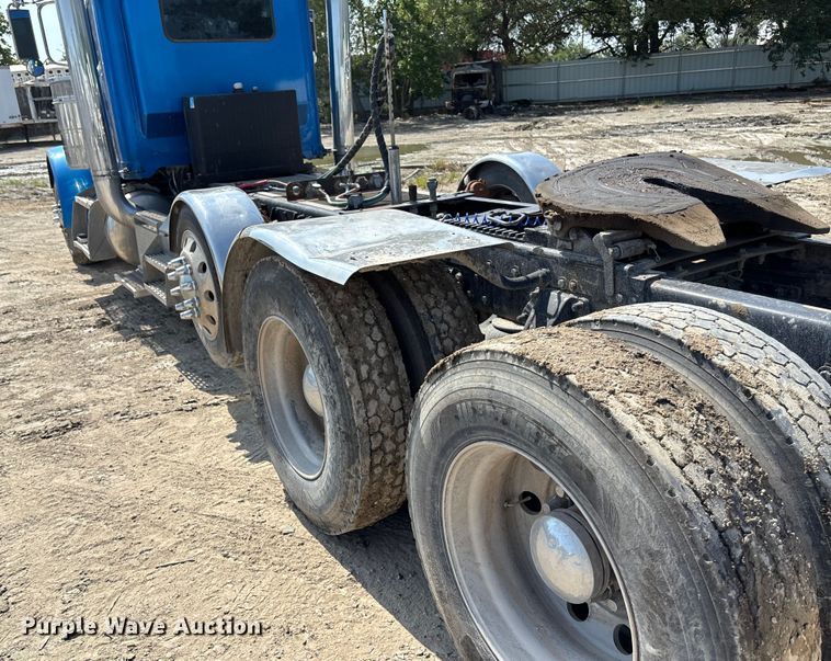 image for item YA0948 2007 Peterbilt 379 semi truck