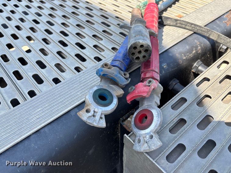 image for item YA0948 2007 Peterbilt 379 semi truck