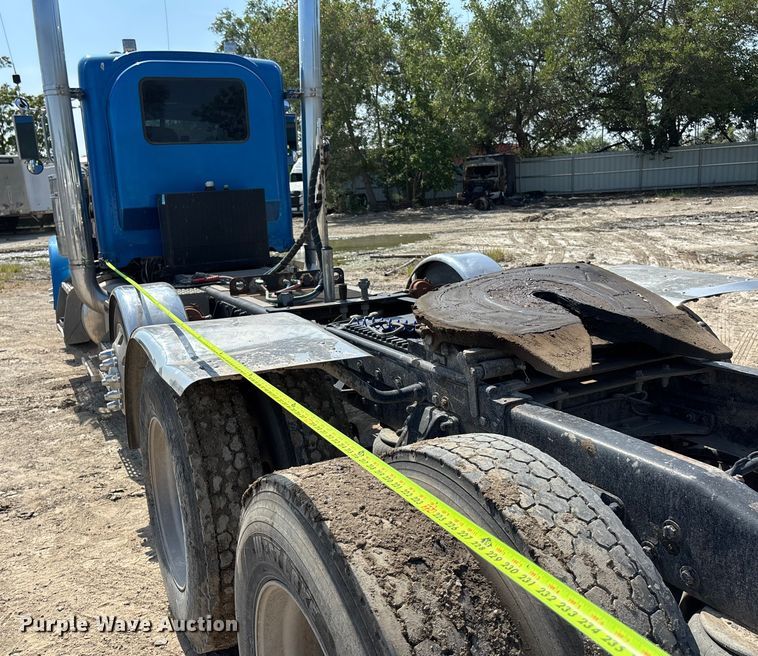 image for item YA0948 2007 Peterbilt 379 semi truck
