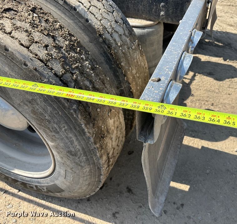 image for item YA0948 2007 Peterbilt 379 semi truck