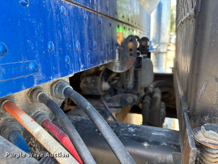 image for item YA0948 2007 Peterbilt 379 semi truck