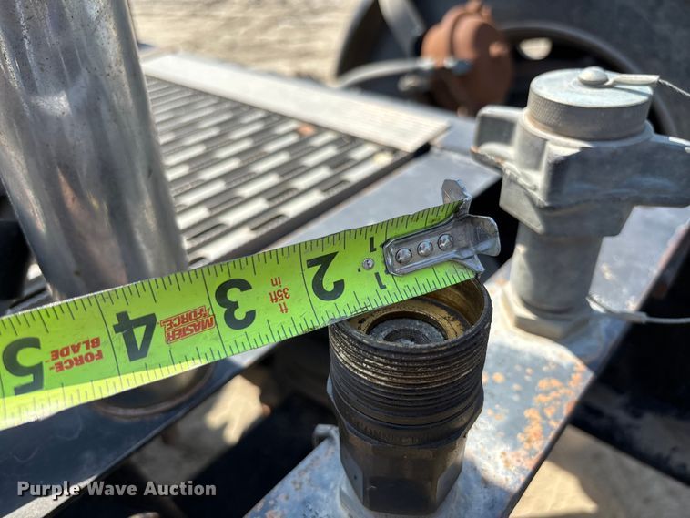 image for item YA0948 2007 Peterbilt 379 semi truck