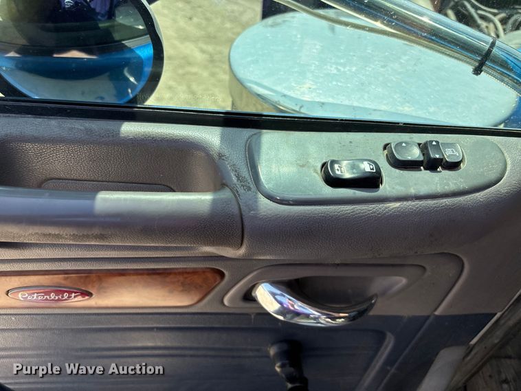 image for item YA0948 2007 Peterbilt 379 semi truck