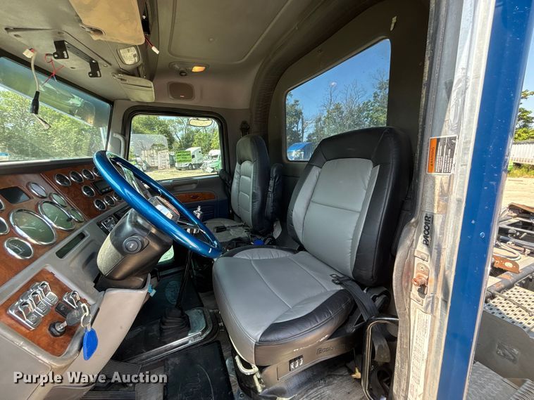 image for item YA0948 2007 Peterbilt 379 semi truck