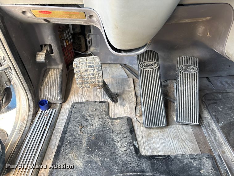 image for item YA0948 2007 Peterbilt 379 semi truck