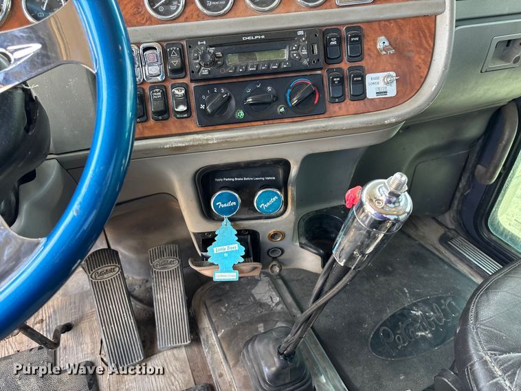 image for item YA0948 2007 Peterbilt 379 semi truck