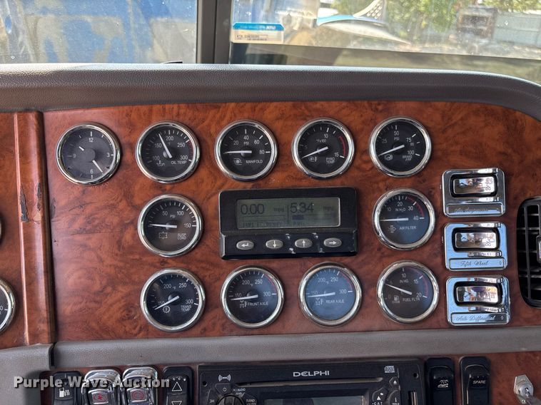 image for item YA0948 2007 Peterbilt 379 semi truck