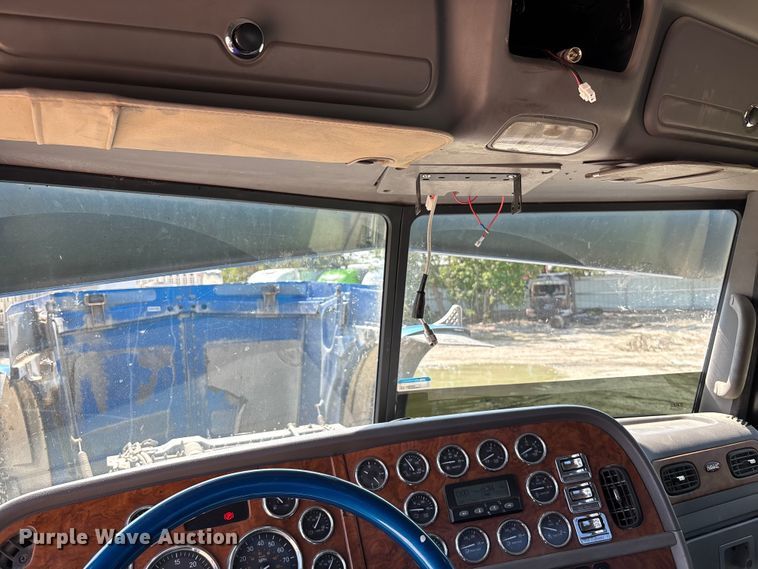 image for item YA0948 2007 Peterbilt 379 semi truck