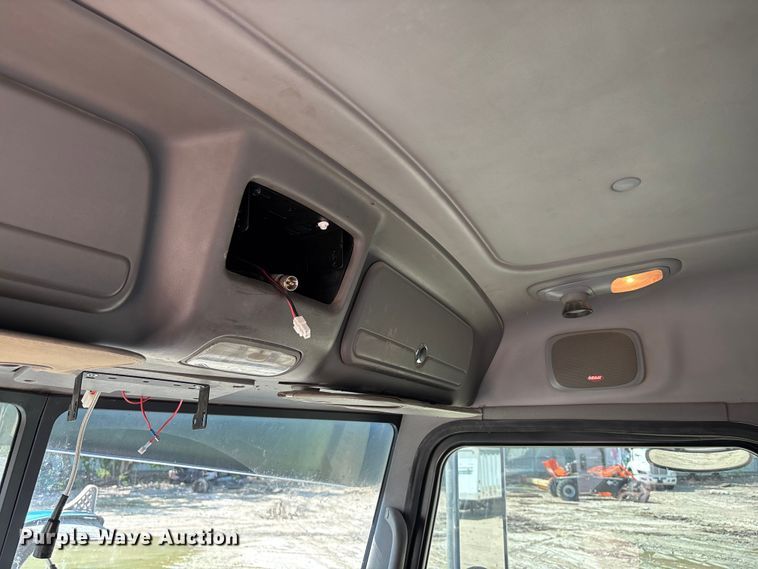 image for item YA0948 2007 Peterbilt 379 semi truck