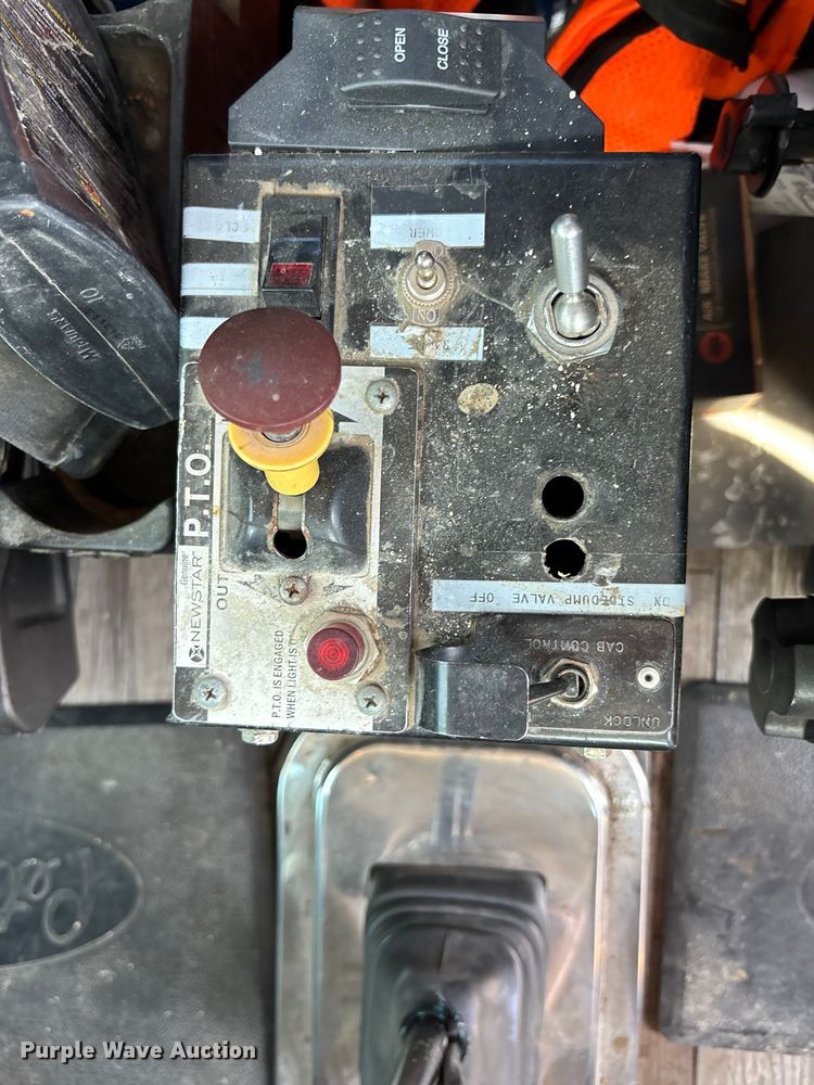 image for item YA0948 2007 Peterbilt 379 semi truck